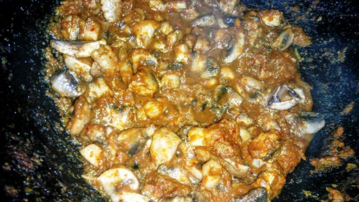 Easy 5 Minutes Creamy Mushroom Curry in Indian Style - My Dainty Kitchen